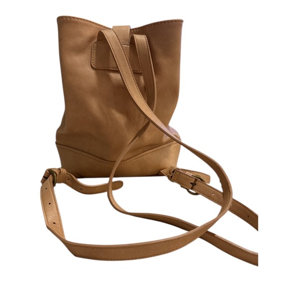 Universal Thread Tan Faux Leather Bucket Bag Convertible Shoulder Crossbody - Picture 2 of 9